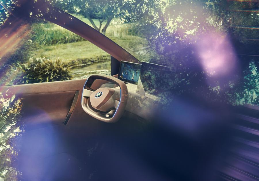 Интерьер BMW Vision iNEXT 2018 года  (фото 26 из 128)